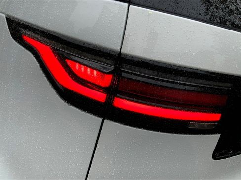 New 2025 Land Rover Discovery Dynamic SE image 14