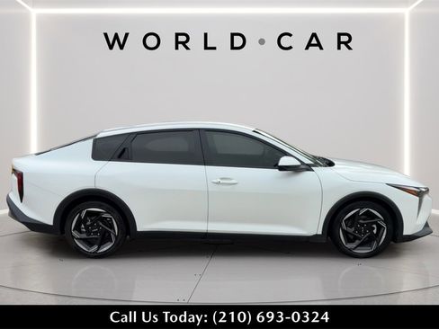 Used 2025 Kia K4 EX image 2