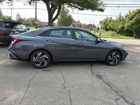 New 2026 Hyundai Elantra Limited FWD image 8