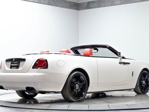 Used 2017 Rolls-Royce Dawn RWD image 17