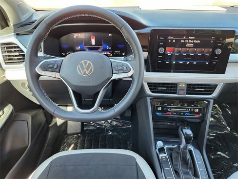 New 2025 Volkswagen Taos SE image 25