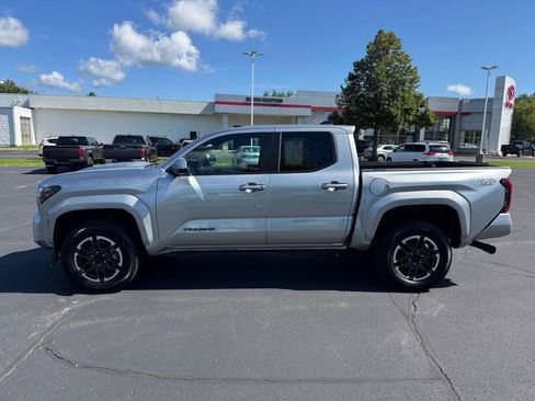 Certified 2025 Toyota Tacoma 4x4 Double Cab image 2