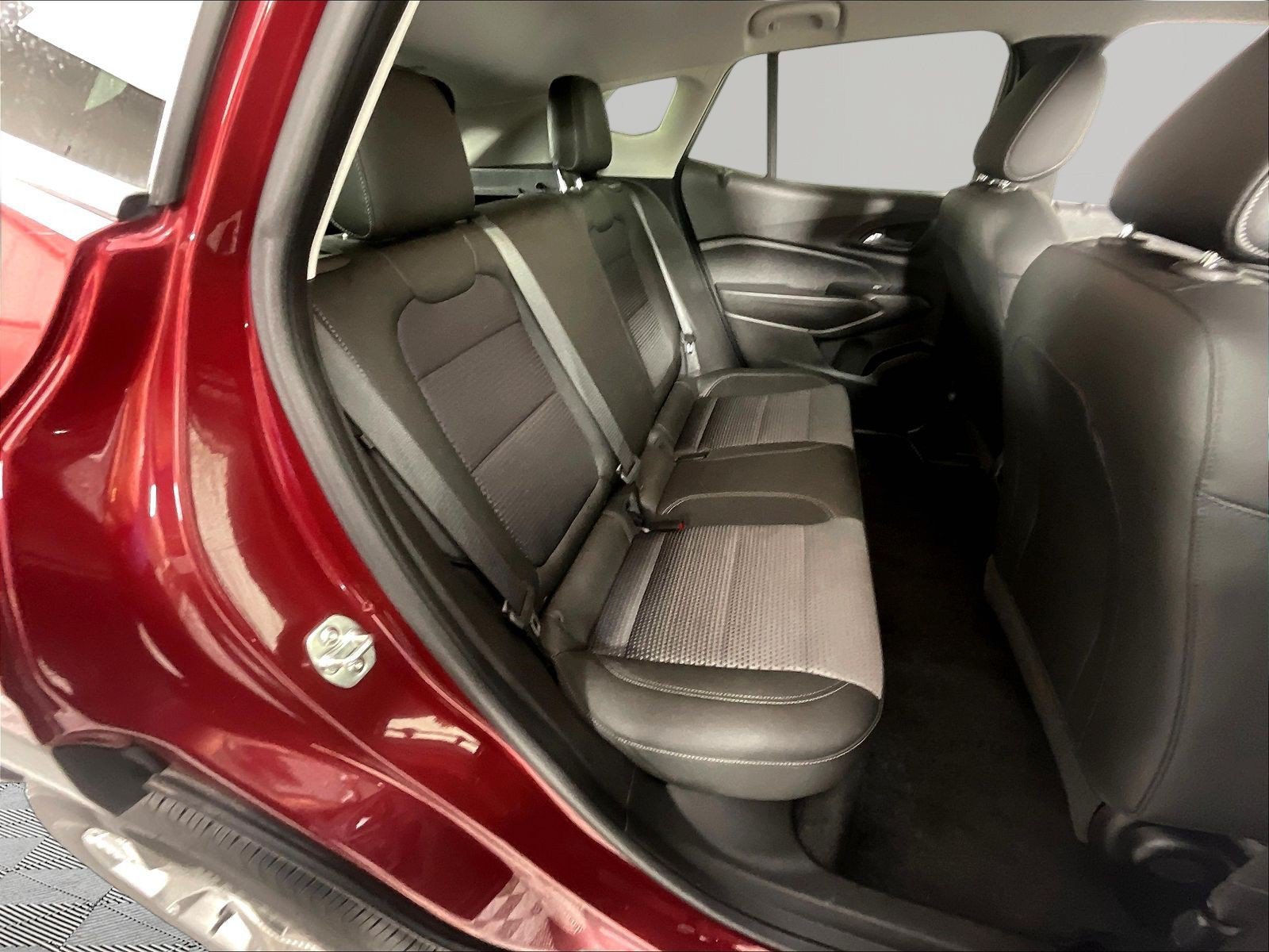 Used 2025 Chevrolet Trax LT FWD image 24