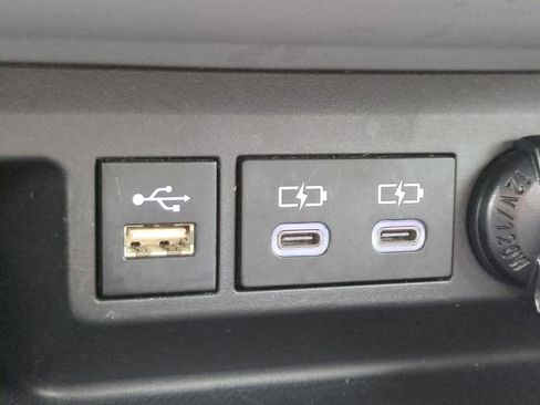 Used 2023 Toyota Highlander XLE image 22