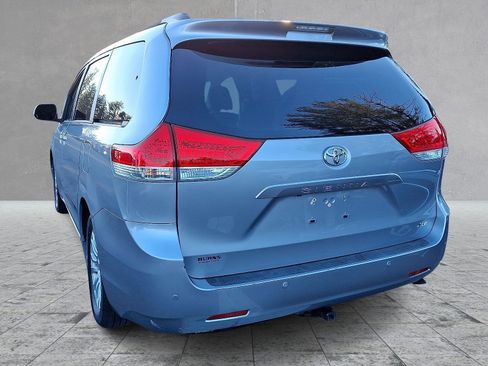 Used 2014 Toyota Sienna XLE w/ Entertainment Package image 8