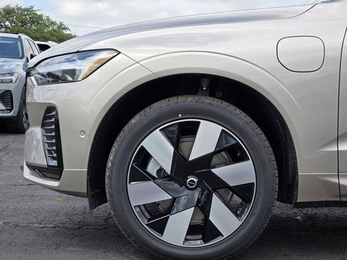 Used 2025 Volvo XC60 T8 Plus w/ Protection Package Premier image 14