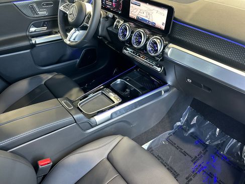 New 2025 Mercedes-Benz GLB 250 image 16