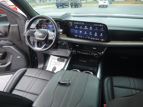 Used 2025 Chevrolet Suburban High Country AWD/4WD image 44