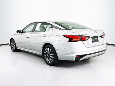 Used 2024 Nissan Altima 2.5 SV image 5