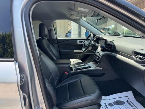 Used 2024 Ford Explorer XLT w/ Equipment Group 202A AWD/4WD image 18