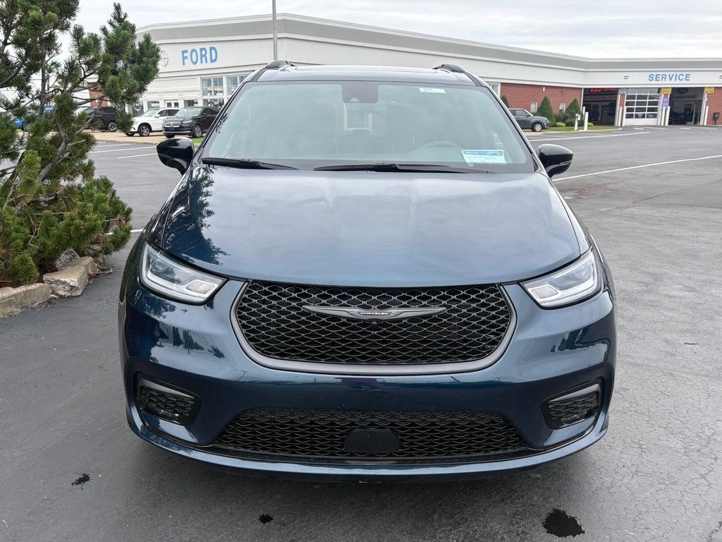 Used 2025 Chrysler Pacifica Limited FWD image 10