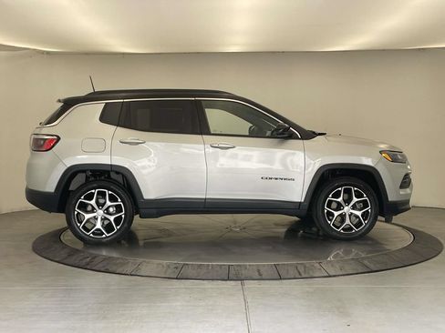 Used 2024 Jeep Compass Limited AWD/4WD image 8