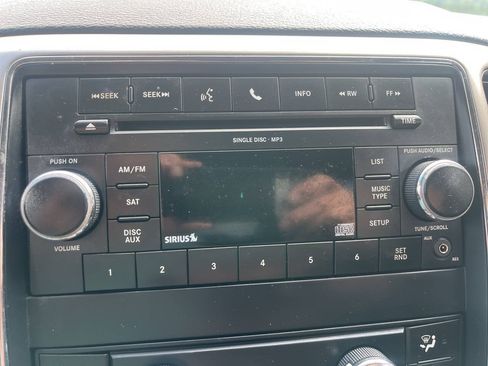 Used 2011 Jeep Grand Cherokee Laredo AWD/4WD image 16