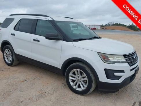 Used 2017 Ford Explorer 4WD image 2