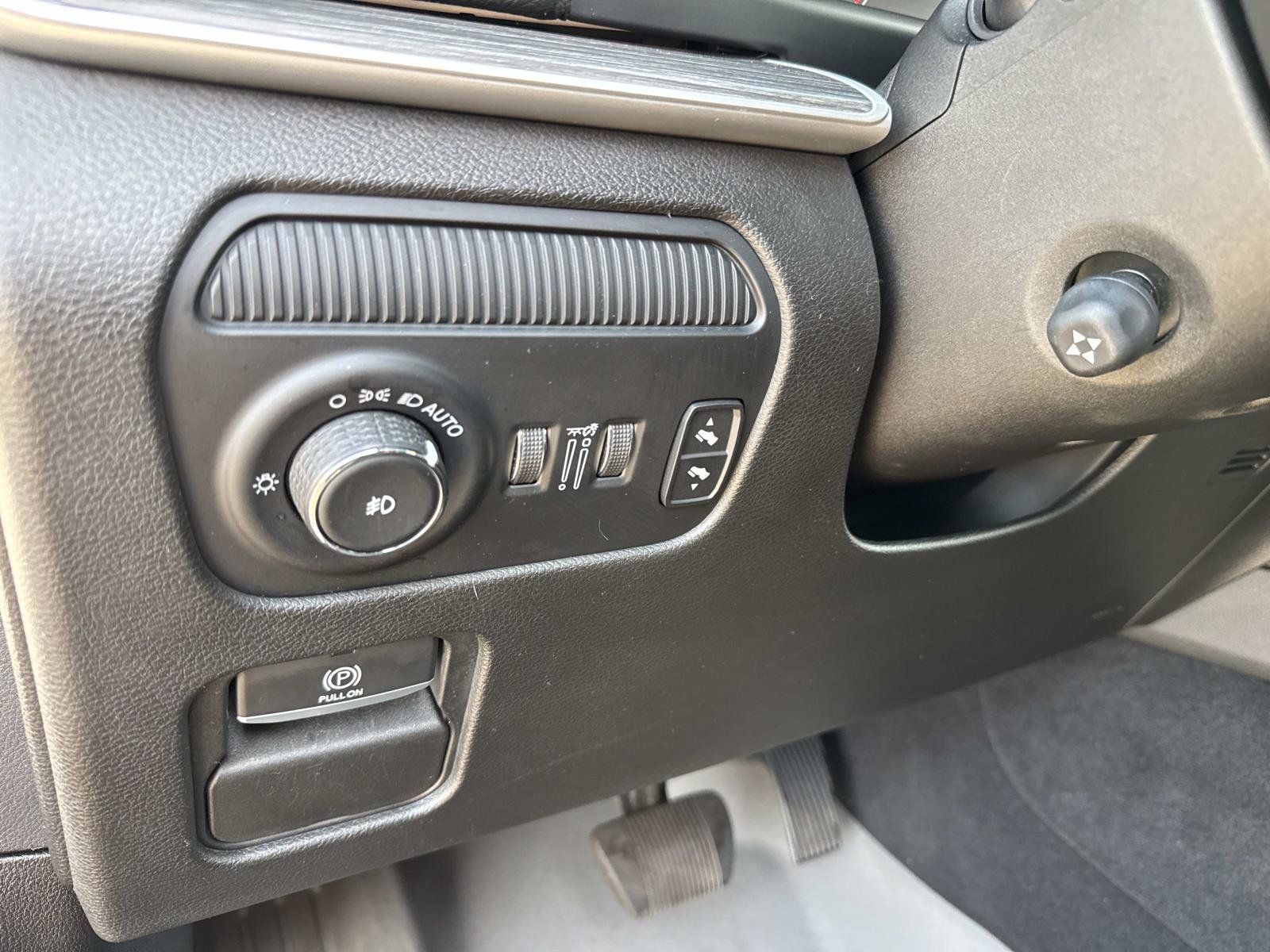 Used 2023 Jeep Wagoneer L Series II AWD/4WD image 38