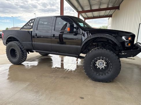 Used 2016 Ford F250 Lariat w/ Chrome Package image 6