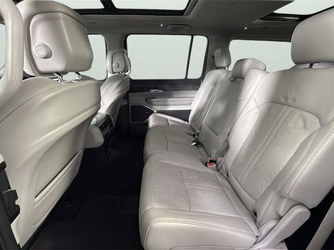 Used 2022 Jeep Wagoneer Series II w/ Premium Group I image 27