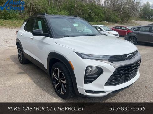 Used 2021 Chevrolet TrailBlazer RS w/ Technology Package image 2