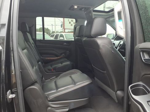 Used 2019 Chevrolet Suburban Premier image 38