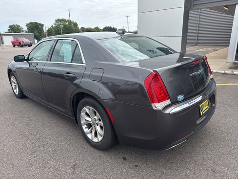 Used 2015 Chrysler 300 Limited image 7