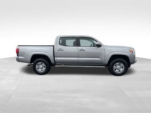 Used 2018 Toyota Tacoma SR image 10