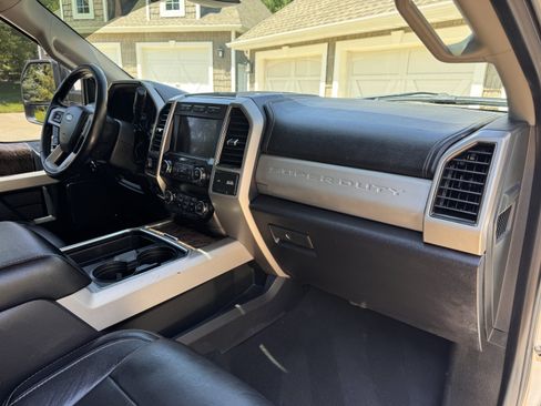 Used 2019 Ford F250 Lariat w/ Lariat Ultimate Package AWD/4WD image 16