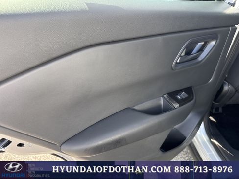 Used 2024 Nissan Rogue S FWD image 13