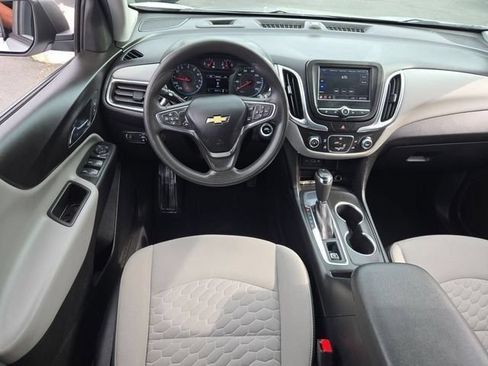 Used 2021 Chevrolet Equinox LS w/ LS Convenience Package FWD image 12