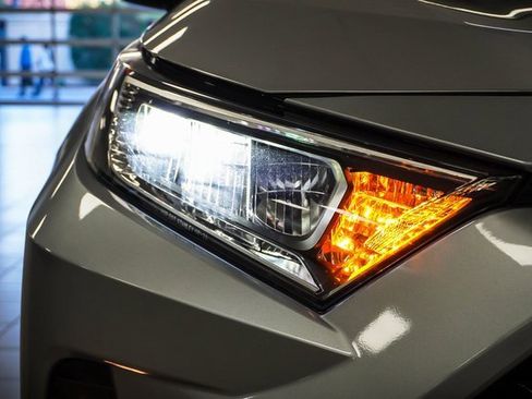 Used 2021 Toyota RAV4 XLE Premium image 27