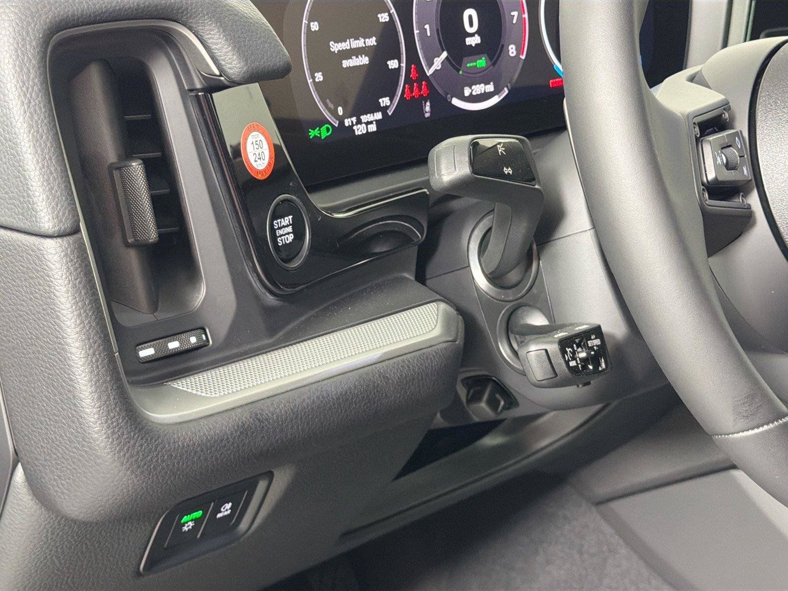 Certified 2025 Porsche Cayenne E-Hybrid AWD/4WD image 32