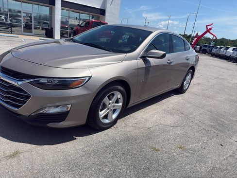 Used 2024 Chevrolet Malibu LT FWD image 7