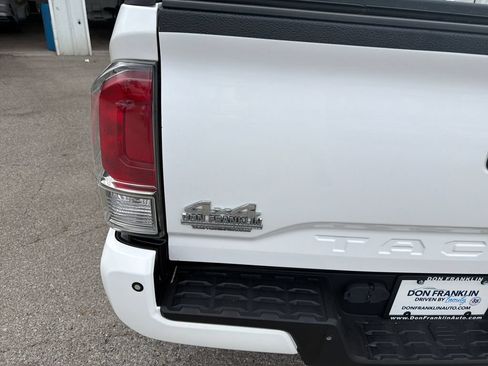 Used 2017 Toyota Tacoma Limited AWD/4WD image 7