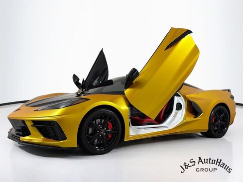 Used 2023 Chevrolet Corvette Stingray Coupe w/ Z51 Performance Package RWD image 3