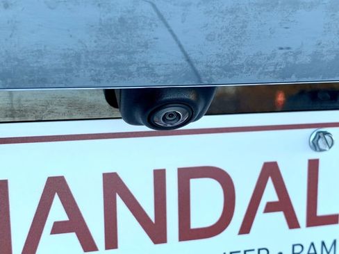 Used 2023 GMC Yukon SLT image 50