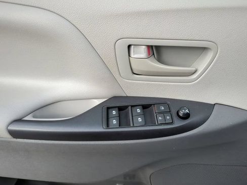 Certified 2020 Toyota Sienna L FWD image 16