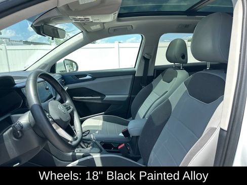 Used 2023 Volkswagen Taos SE w/ Panoramic Sunroof Package FWD image 12