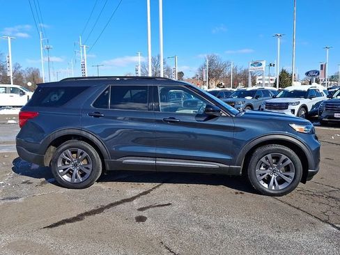 Certified 2022 Ford Explorer XLT w/ Equipment Group 202A image 6