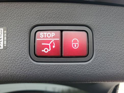 Used 2025 Mercedes-Benz GLC 300 4MATIC image 34