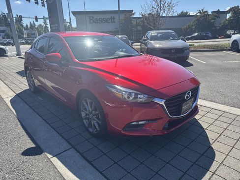 Used 2018 MAZDA MAZDA3 Touring FWD image 3