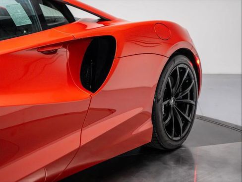 Used 2023 McLaren Artura image 21