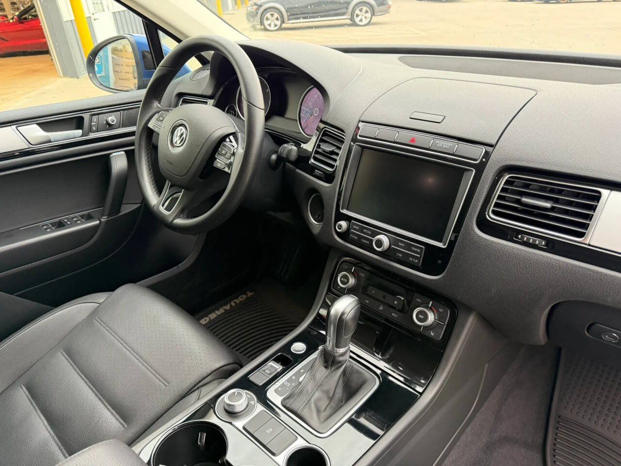 Used 2016 Volkswagen Touareg Sport AWD/4WD image 21