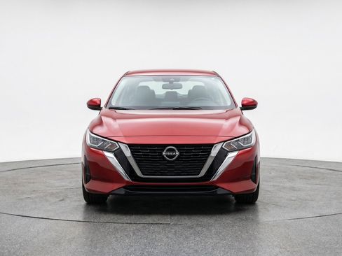Used 2024 Nissan Sentra SV FWD image 2