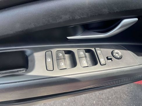 Used 2024 Hyundai Elantra SEL FWD image 13