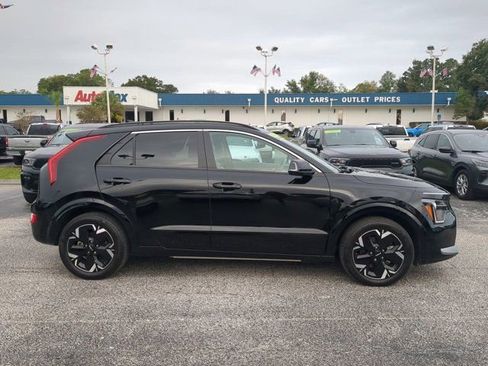 Used 2023 Kia Niro Wind w/ Wind Preserve Package image 3