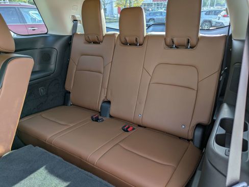 Used 2023 Nissan Pathfinder Platinum w/ Cargo Package image 16