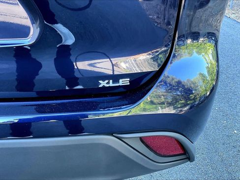 Certified 2025 Toyota Highlander XLE FWD image 10