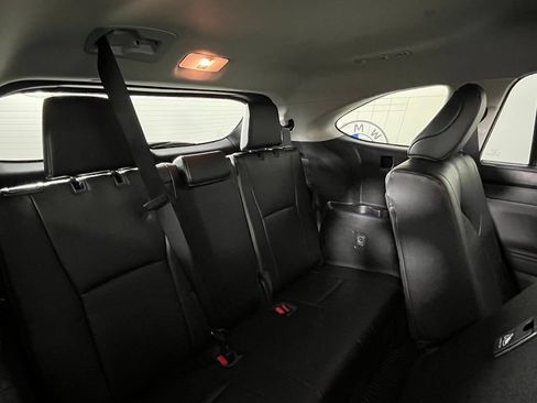 Used 2023 Toyota Highlander XLE AWD/4WD image 23