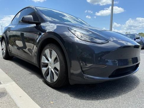 Used 2024 Tesla Model Y Long Range AWD/4WD image 3