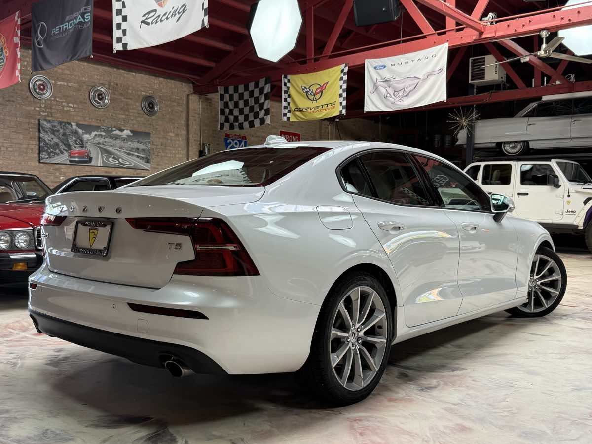 Used 2019 Volvo S60 T5 Momentum w/ Premium Package FWD image 4