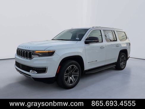 Used 2024 Jeep Wagoneer Series II w/ Convenience Group I AWD/4WD image 7